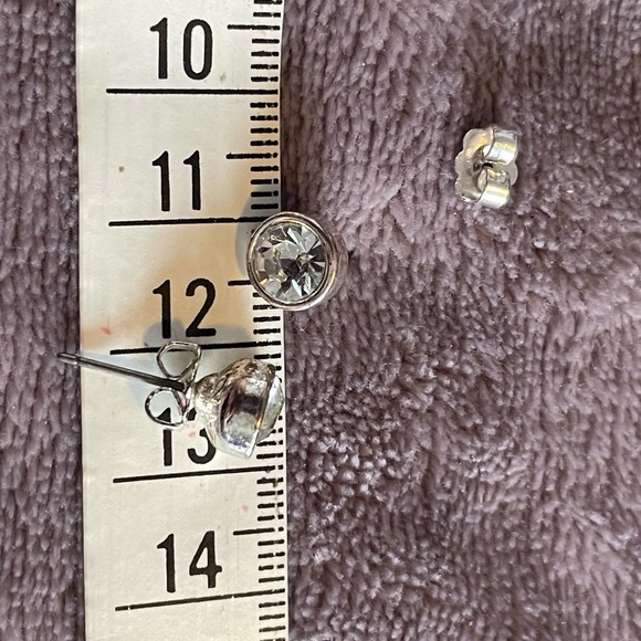 Assorted Earrings. Great bundle item - Picture 6 of 9